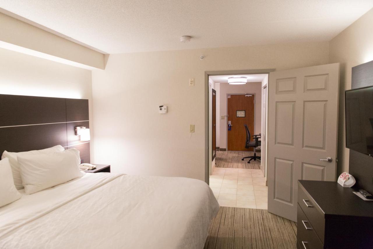 Holiday Inn Express Brampton By Ihg Exterior foto