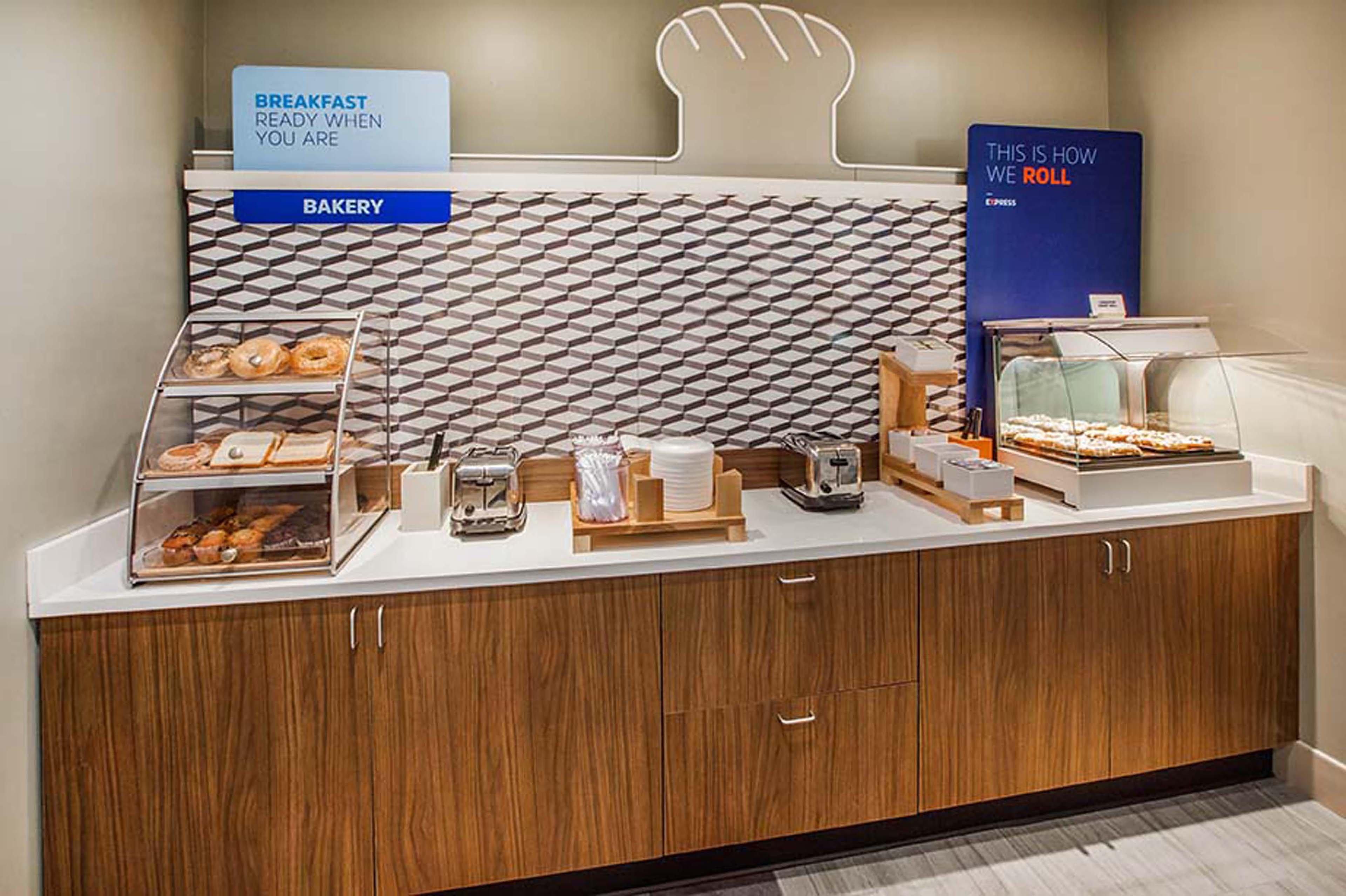 Holiday Inn Express Brampton By Ihg Exterior foto