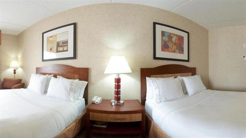 Holiday Inn Express Brampton By Ihg Exterior foto