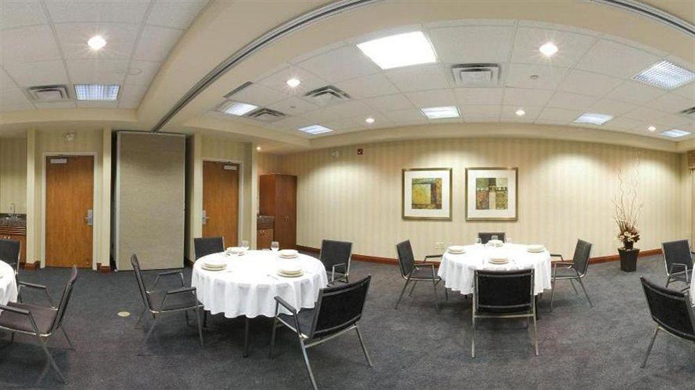 Holiday Inn Express Brampton By Ihg Exterior foto