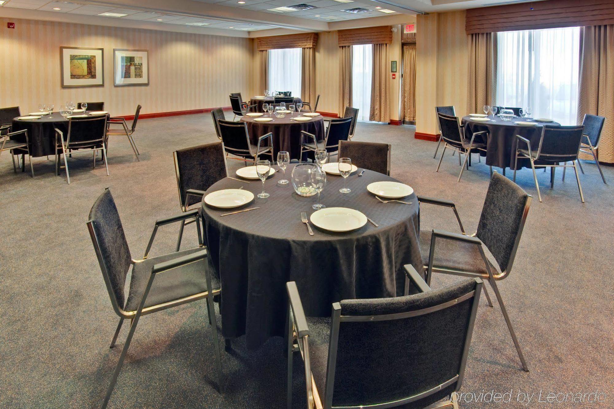 Holiday Inn Express Brampton By Ihg Exterior foto