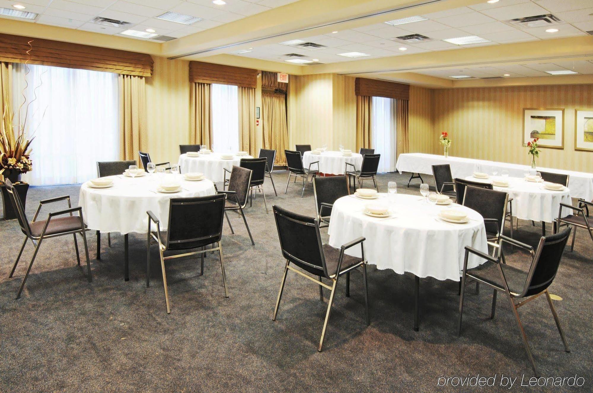 Holiday Inn Express Brampton By Ihg Exterior foto