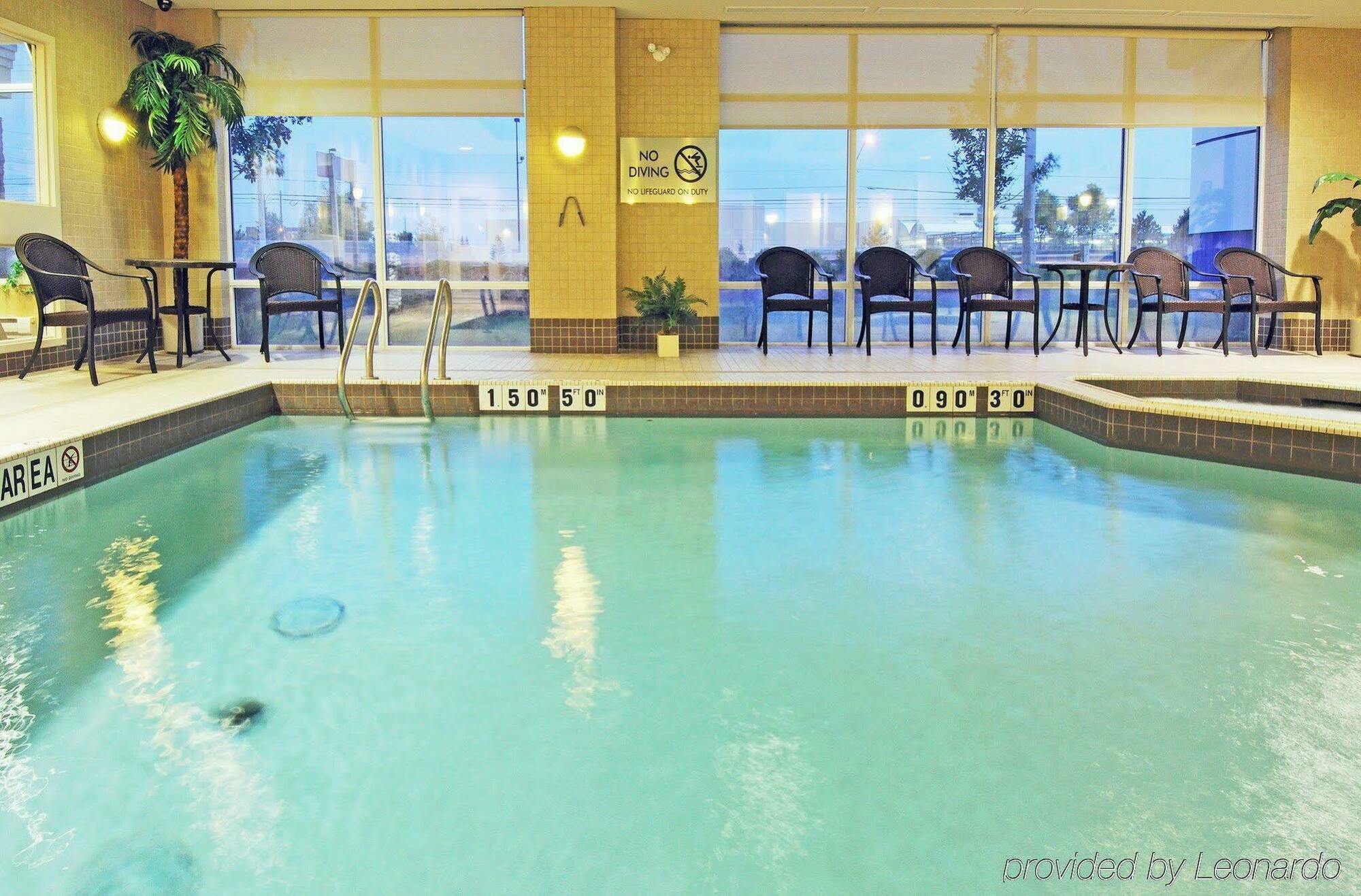 Holiday Inn Express Brampton By Ihg Exterior foto